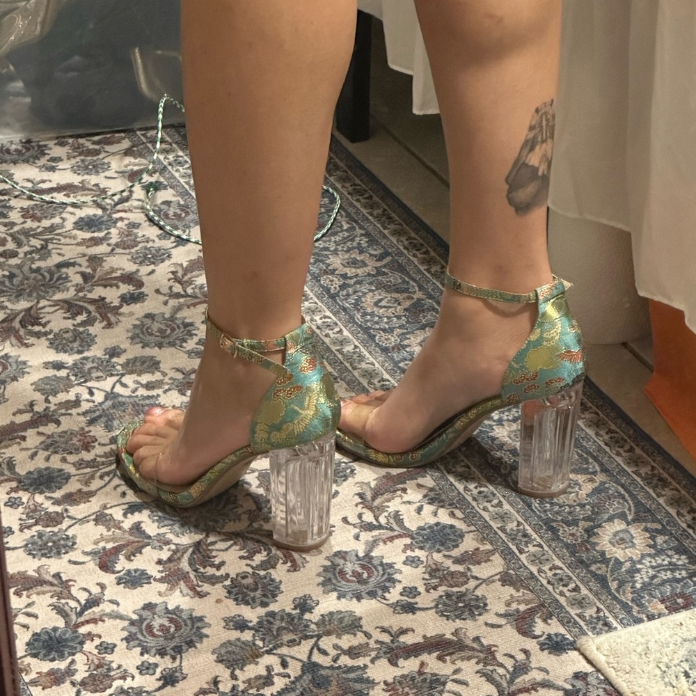 Elegant Green and Gold Women's Heels